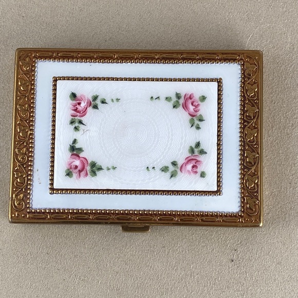Vintage Guilloche Roses in Enamel almost new Makeup Compact - Picture 3 of 11